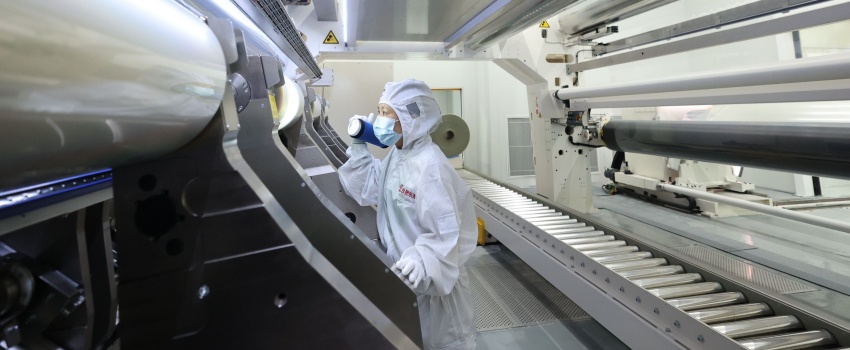 技術攻堅結碩果！合肥樂凱成功下線超寬幅超薄高端光學聚酯薄膜